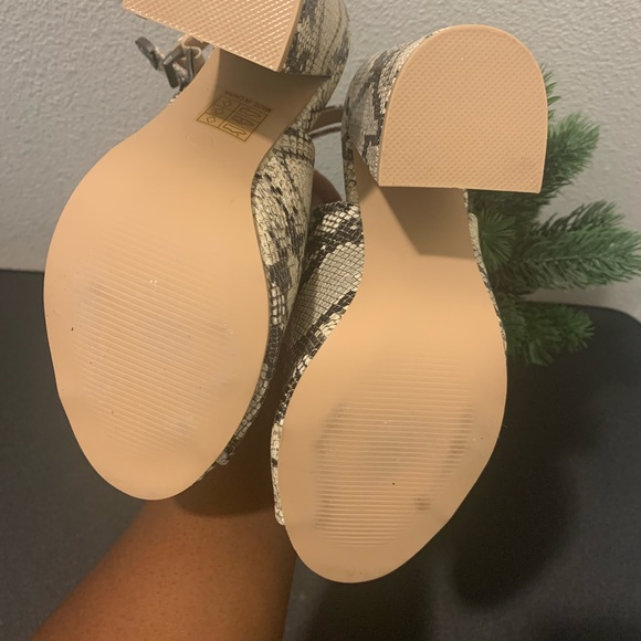 Pair of Snakeskin Heels in great condition - Picture 7 of 7